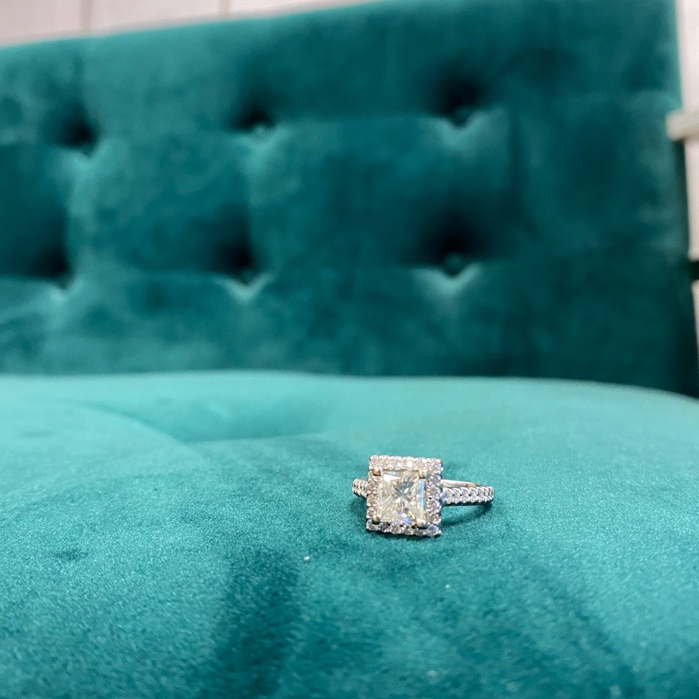 Diamond engagement ring